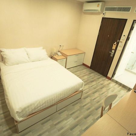 Favori Hostel Bangkok Surawong מראה חיצוני תמונה