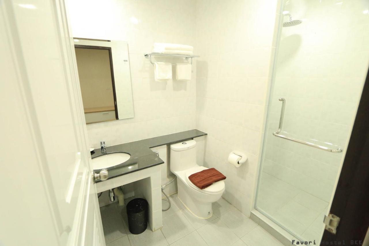 Favori Hostel Bangkok Surawong מראה חיצוני תמונה